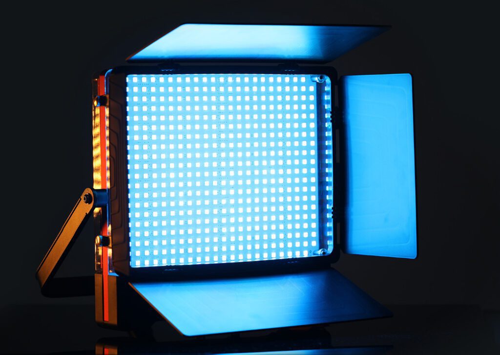 Scene Video Led Try to observe the light like a painter and create beautiful portraits ...