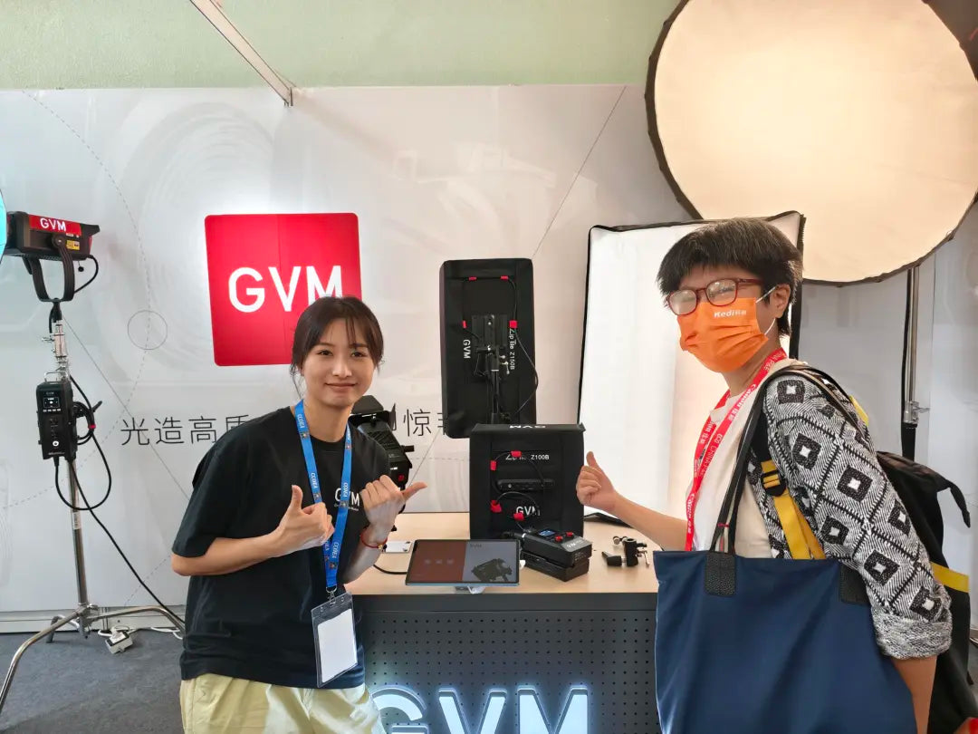 GVM’s Film Lighting Gear Wow at PE Beijing Innovation Focus 3 (GVM ZIPTILE zipper cloth lamp showcasing its innovative zipper design and portable film lighting features.