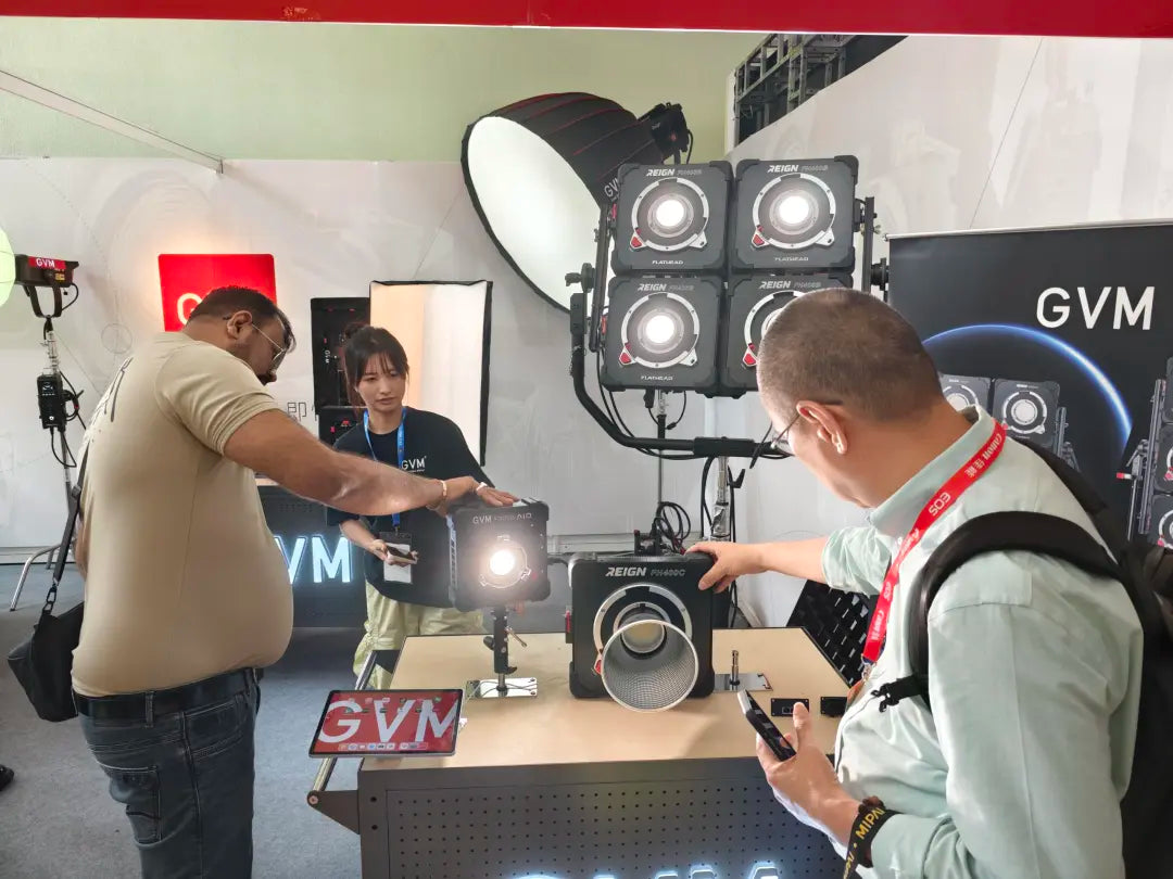 GVM’s Film Lighting Gear Wow at PE Beijing Innovation Focus 4 GVM FLATHEAD 400W modular film lighting panels demonstrating seamless splicing expansion.