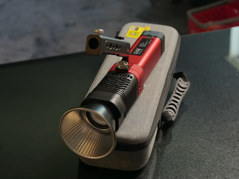 Portable LED Video Lights for Beginners: Everything You Need to Know 5 Essential features of a portable LED video light buyers should consider, including brightness, CRI rating, and portability
