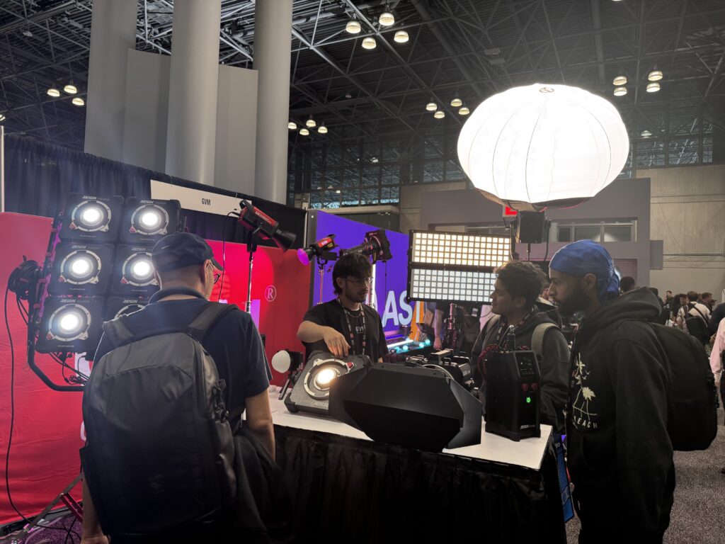 Beyond the Booth: GVM Unveils the Future of Lighting at BILD Expo 2025 9 A GVM team member patiently listens and explains a new product's features to a creator at the BILD Expo 2025 booth, embodying the company's commitment to a 'Dialogue with Creators'.