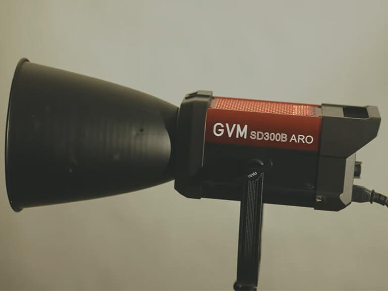 GVM SD300B-AIO: Your All-in-One 300W LED Video Light 1 The GVM SD300B-AIO, a leading 300W LED video light, shown with its reflector. Highlights its compact, integrated design that eliminates external components, perfect for efficient, quick setups.