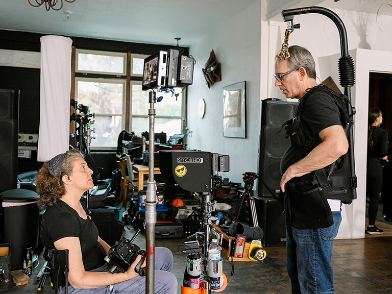 From Compact to Custom: Exploring the GVM Z100B 100W Portable Light 2 A senior professional photographer is using a GVM photography light at the shooting location.