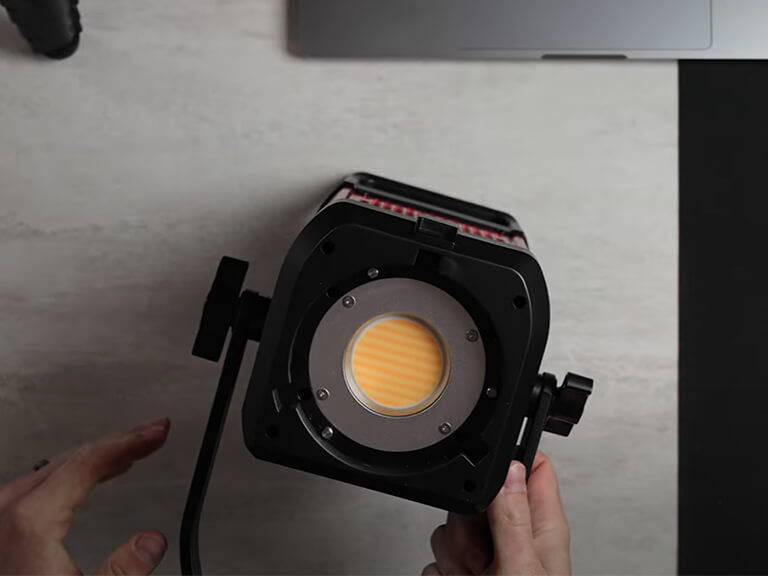 GVM SD300B-AIO: Your All-in-One 300W LED Video Light 4 Close-up of the GVM SD300B-AIO's powerful COB LED light source and compact housing. This 300W LED video light's all-in-one design streamlines your gear, providing robust output without external clutter.