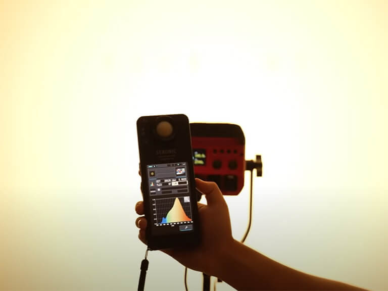 Say Goodbye to Flat & Shadowy Photos! A Beginner's Guide to Photography Lighting 2 light meter spectrum